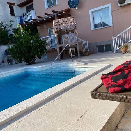 Lovely 3 Bedroom Apartment In Quiet Area W/ Pool Pula Exterior foto