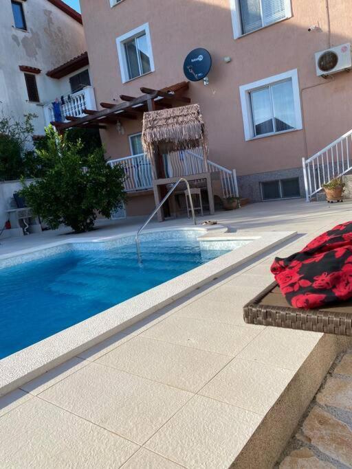 Lovely 3 Bedroom Apartment In Quiet Area W/ Pool Pula Exterior foto